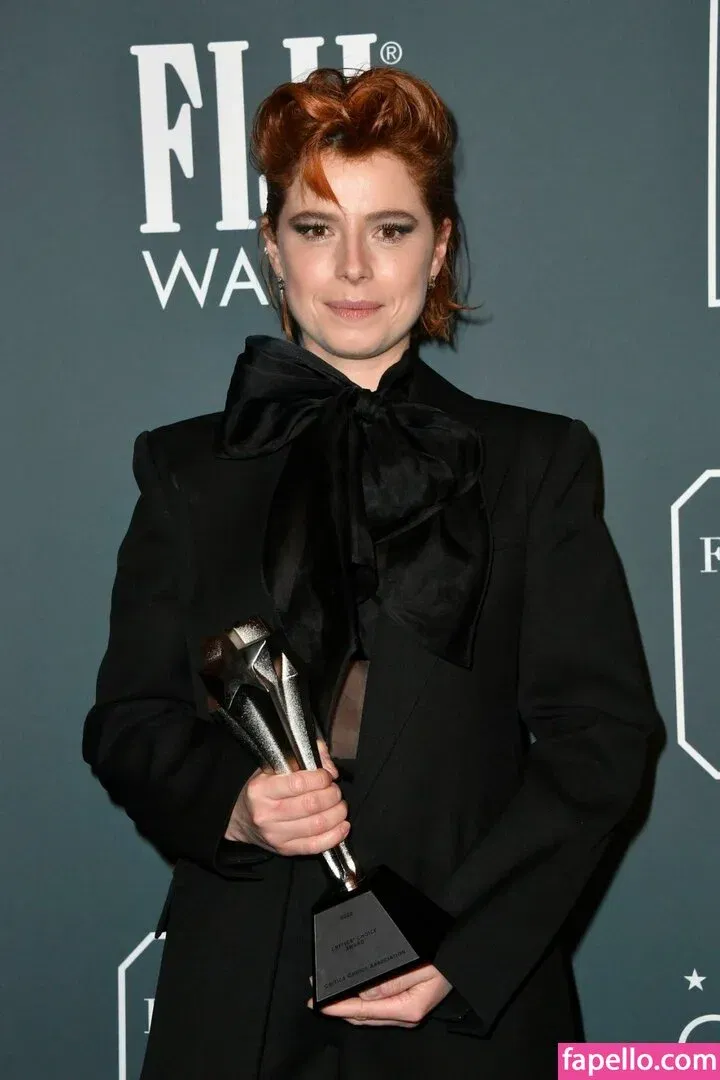 Jessie Buckley Onlyfans Photo Gallery 