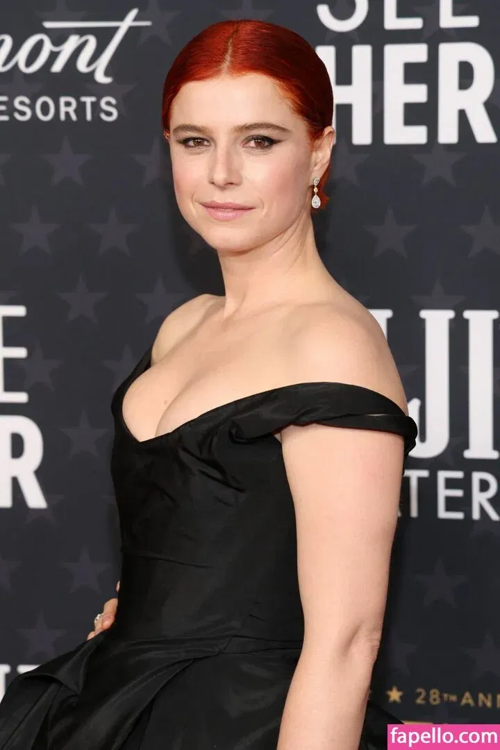 Jessie Buckley Onlyfans Photo Gallery 