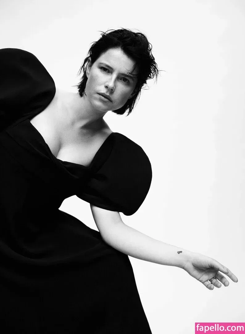 Jessie Buckley Onlyfans Photo Gallery 