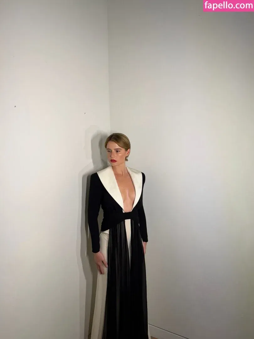 Jessie Buckley Onlyfans Photo Gallery 