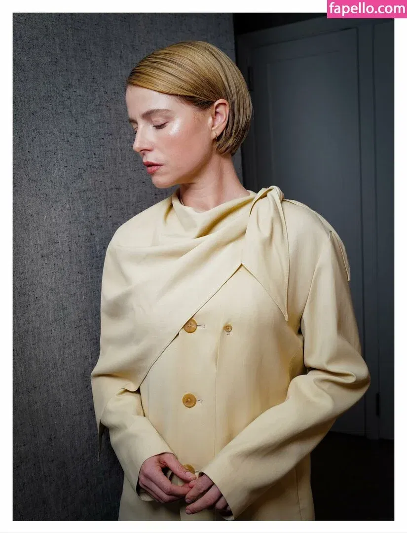 Jessie Buckley Onlyfans Photo Gallery 