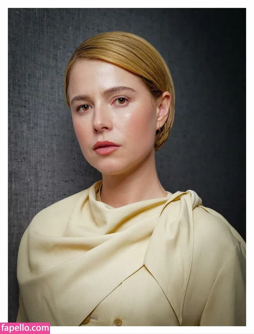 Jessie Buckley Onlyfans Photo Gallery 