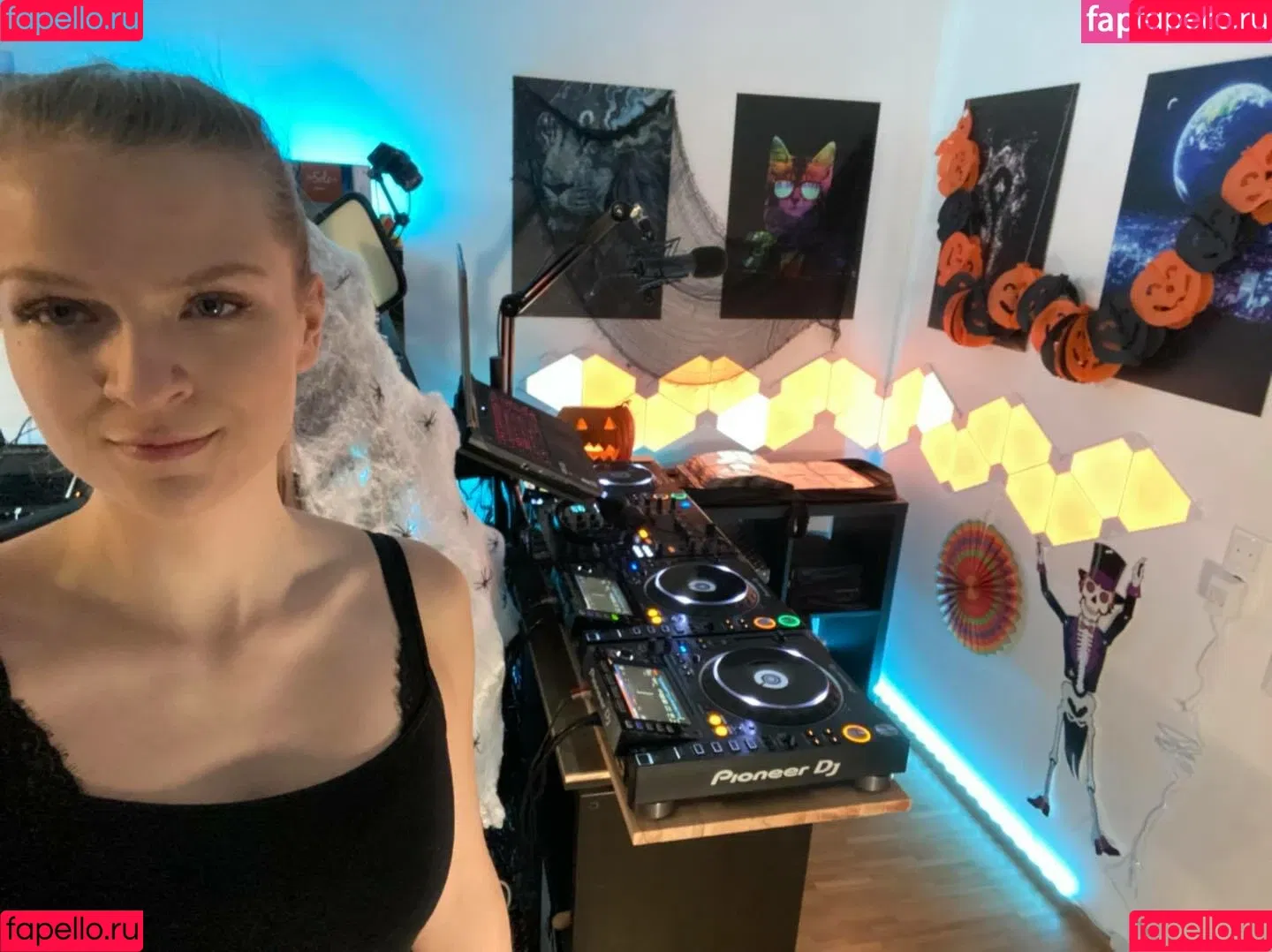 Sintica Onlyfans Photo Gallery 