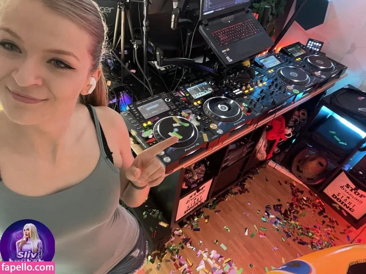 Sintica Onlyfans Photo Gallery 