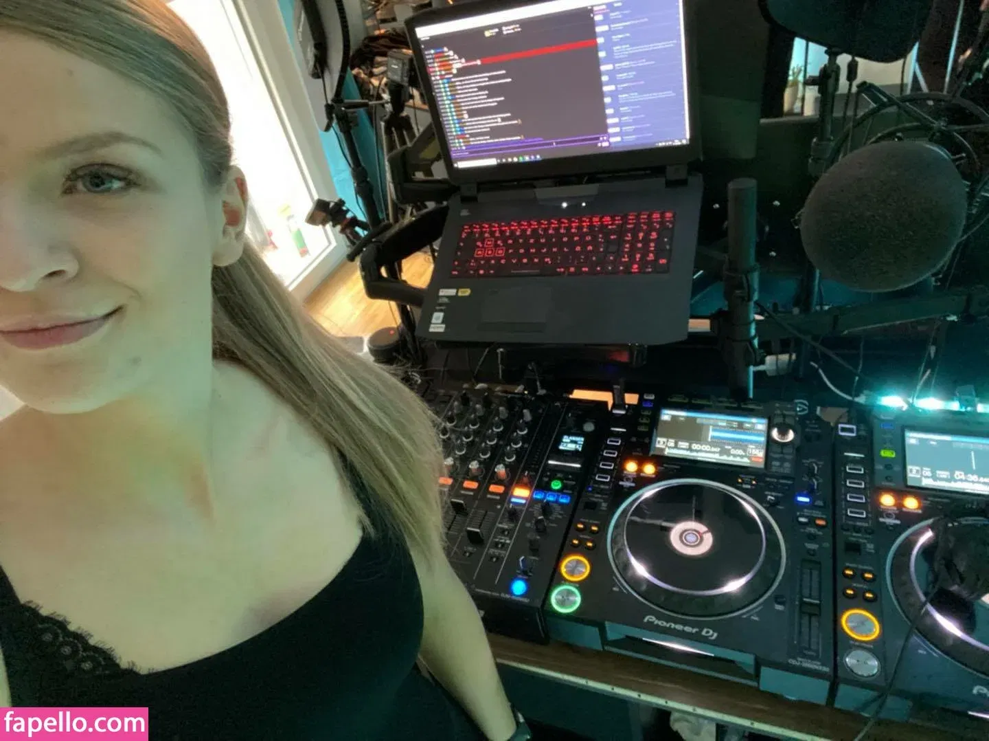 Sintica Onlyfans Photo Gallery 