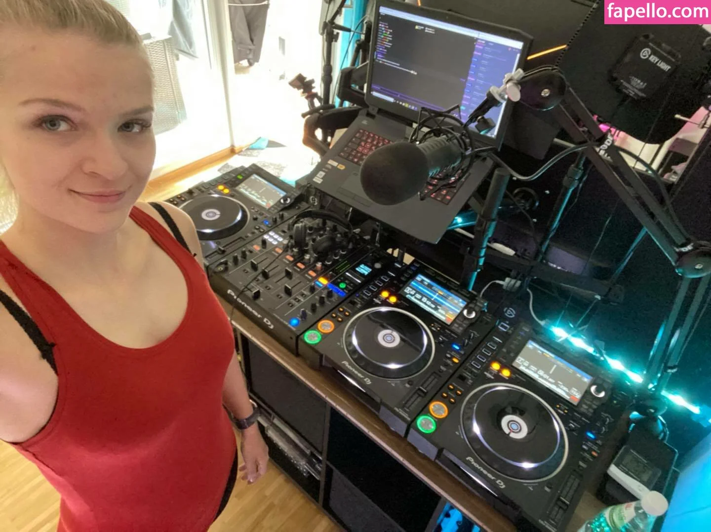 Sintica Onlyfans Photo Gallery 