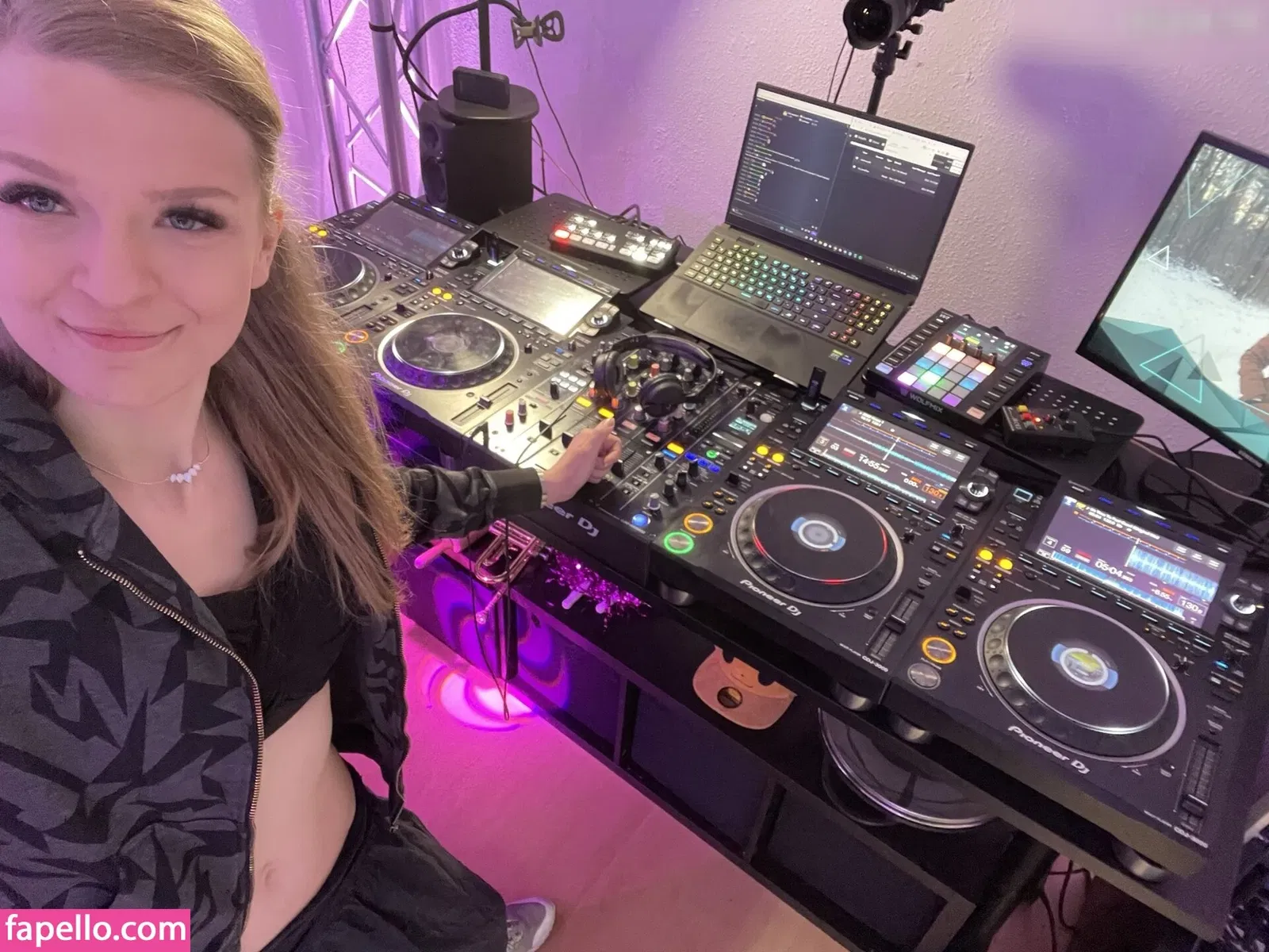 Sintica Onlyfans Photo Gallery 