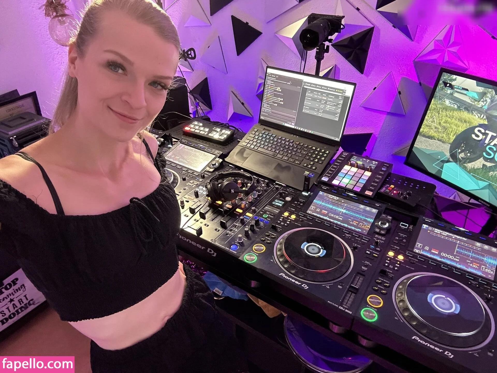 Sintica Onlyfans Photo Gallery 