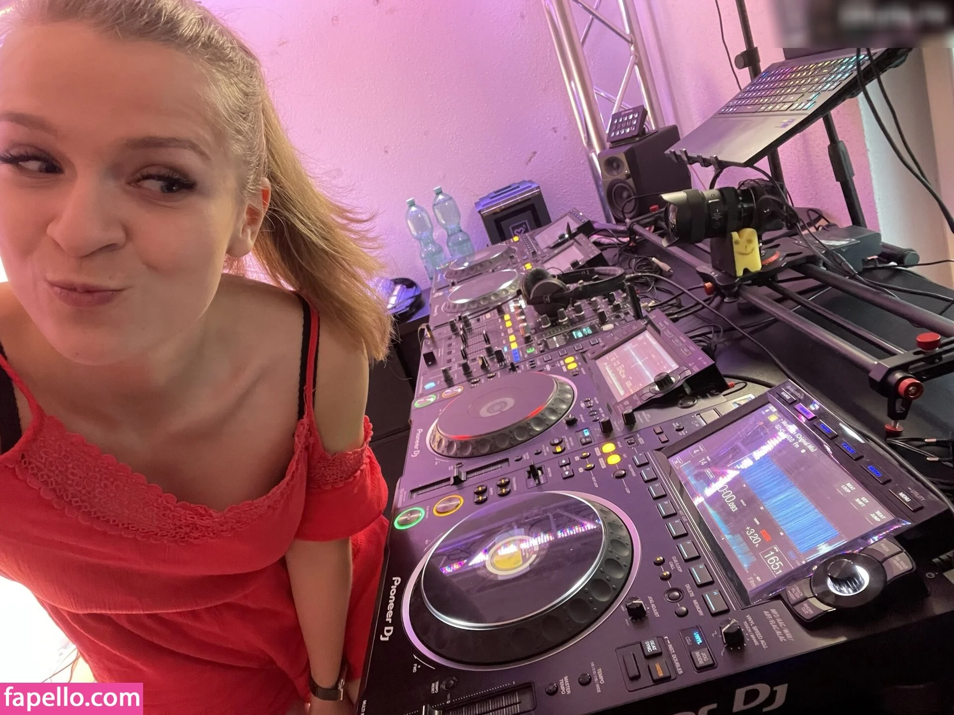 Sintica Onlyfans Photo Gallery 