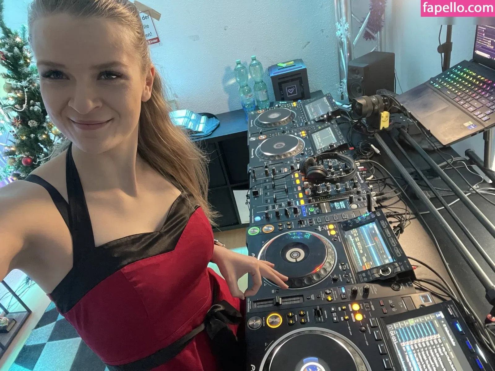 Sintica Onlyfans Photo Gallery 