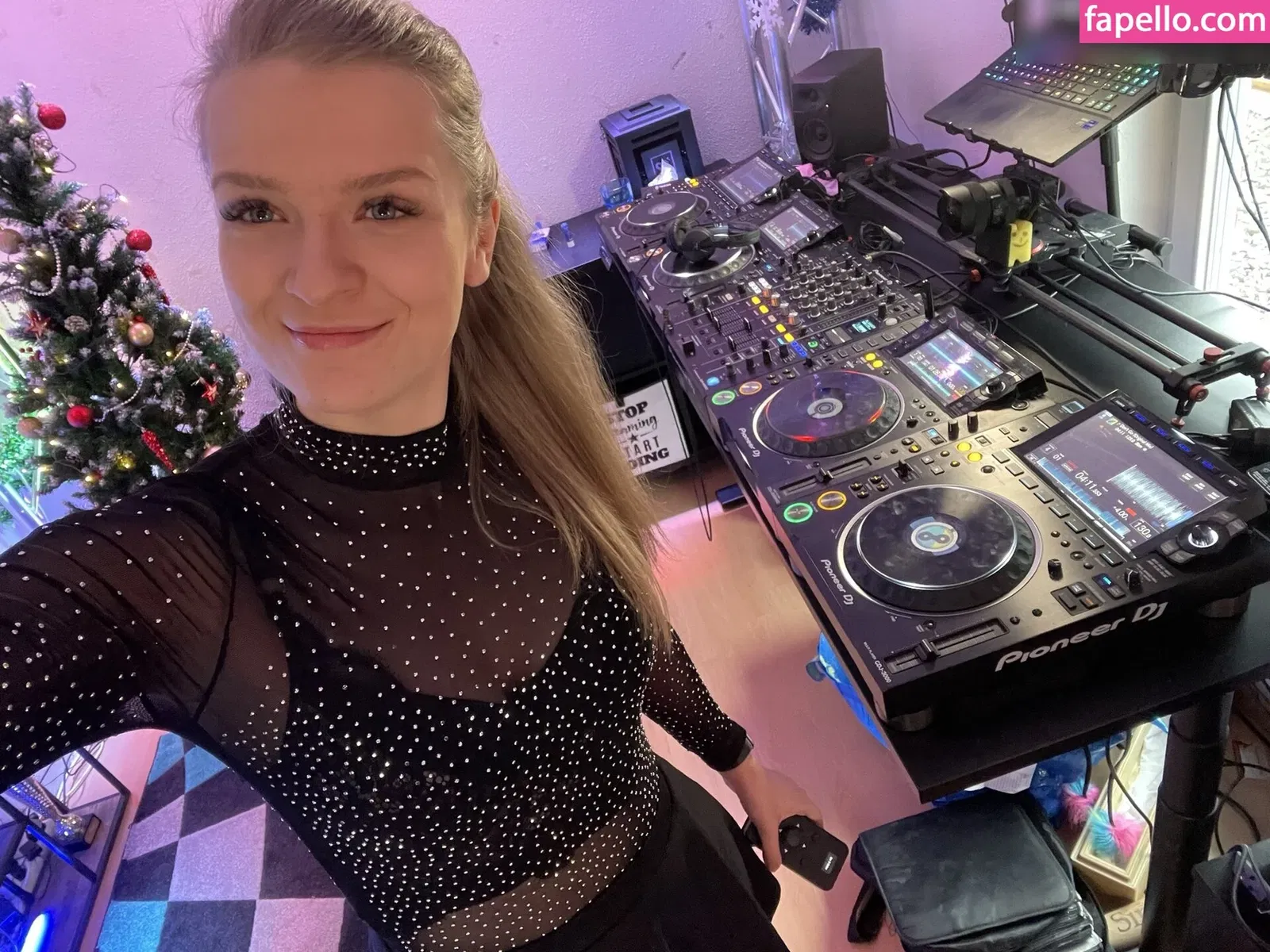 Sintica Onlyfans Photo Gallery 