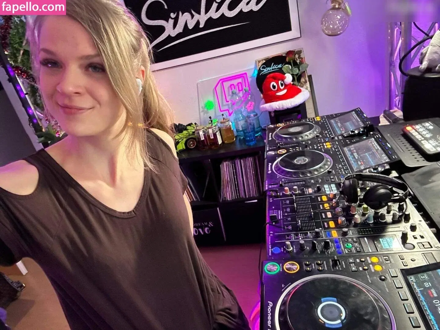 Sintica Onlyfans Photo Gallery 