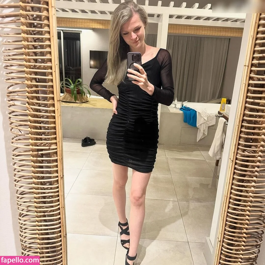 Sintica Onlyfans Photo Gallery 