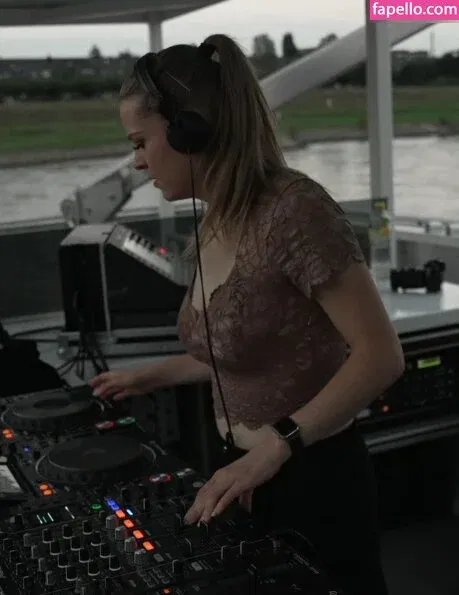 Sintica Onlyfans Photo Gallery 