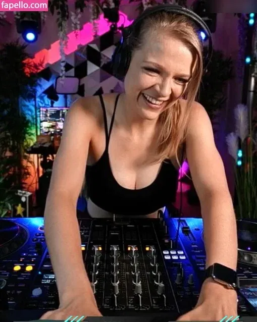 Sintica Onlyfans Photo Gallery 