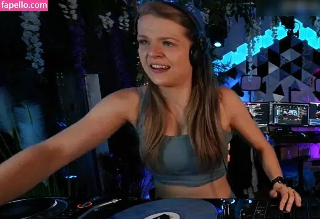 Sintica Onlyfans Photo Gallery 