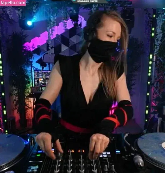 Sintica Onlyfans Photo Gallery 