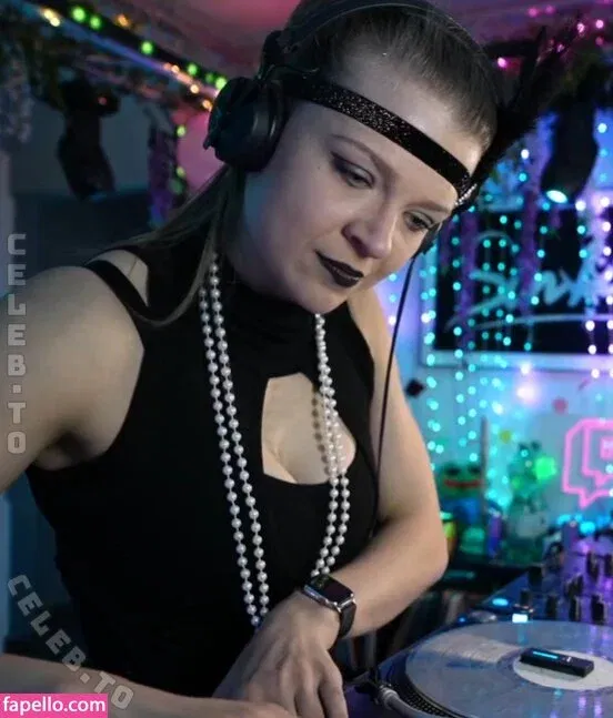 Sintica Onlyfans Photo Gallery 