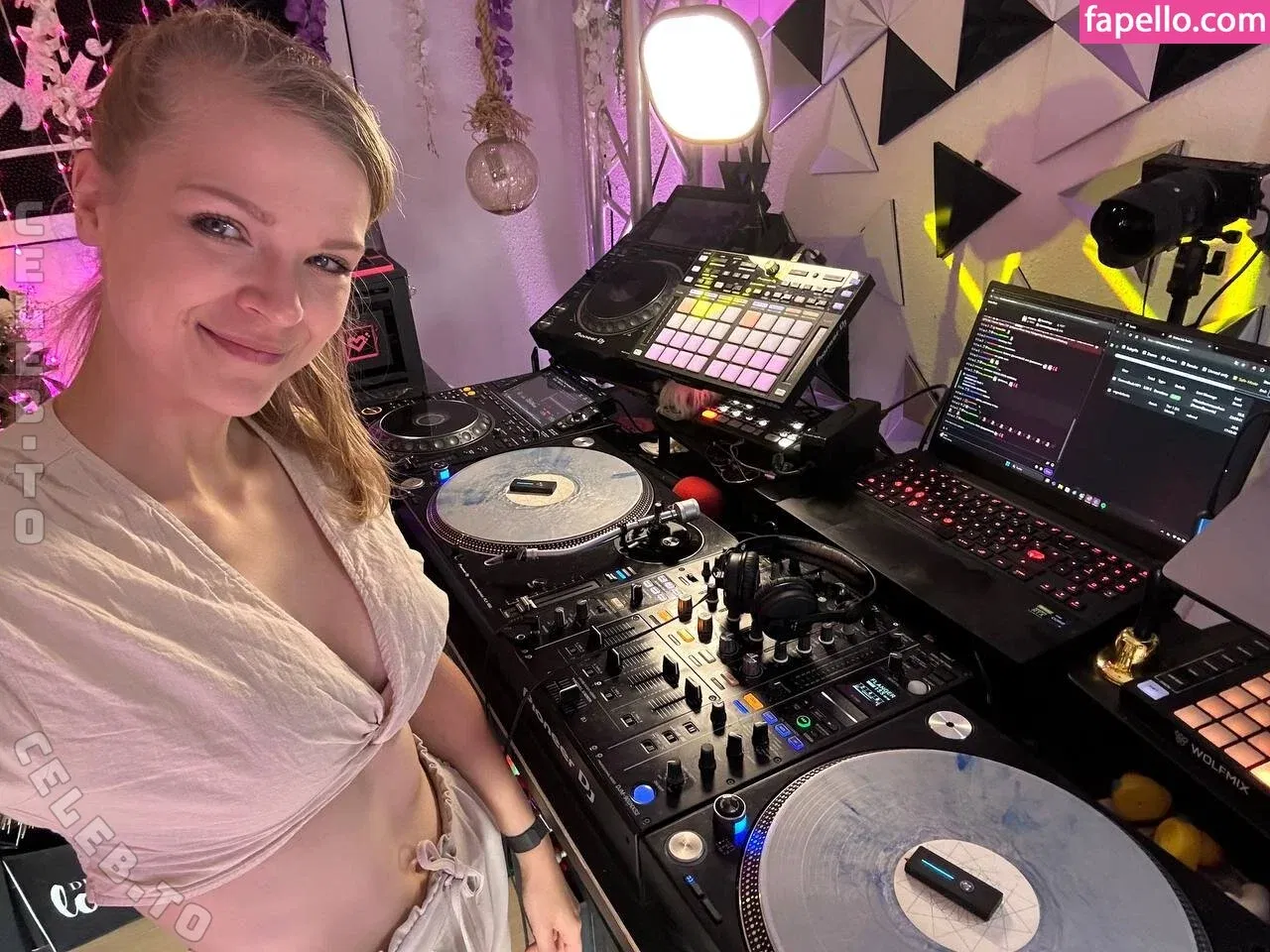 Sintica Onlyfans Photo Gallery 