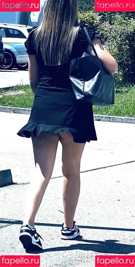 Upskirt - Candids Onlyfans Photo Gallery 