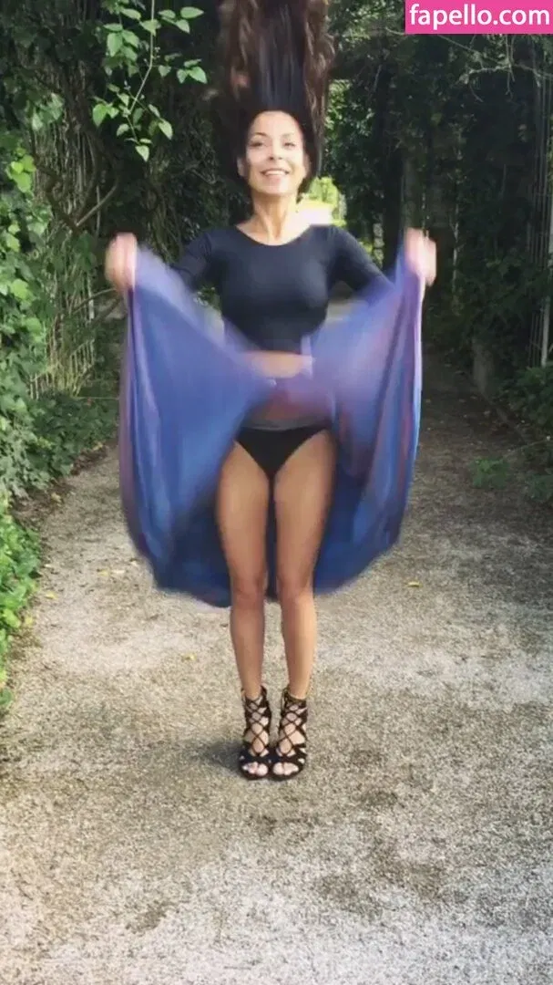 Upskirt - Candids Onlyfans Photo Gallery 