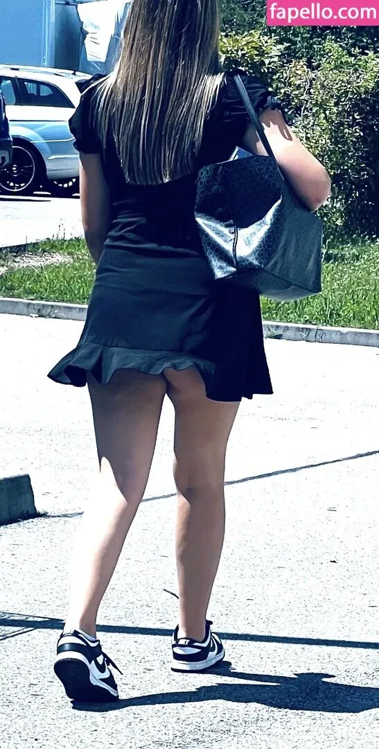 Upskirt - Candids Onlyfans Photo Gallery 