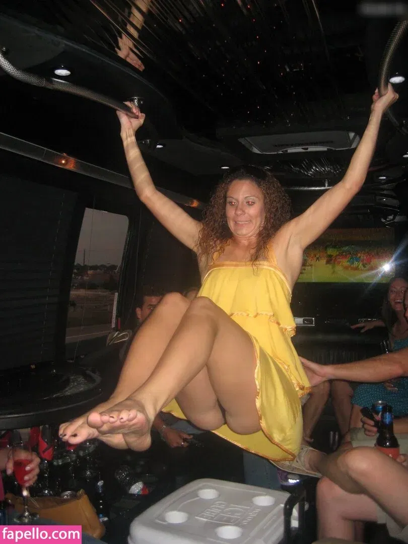 Upskirt - Candids Onlyfans Photo Gallery 