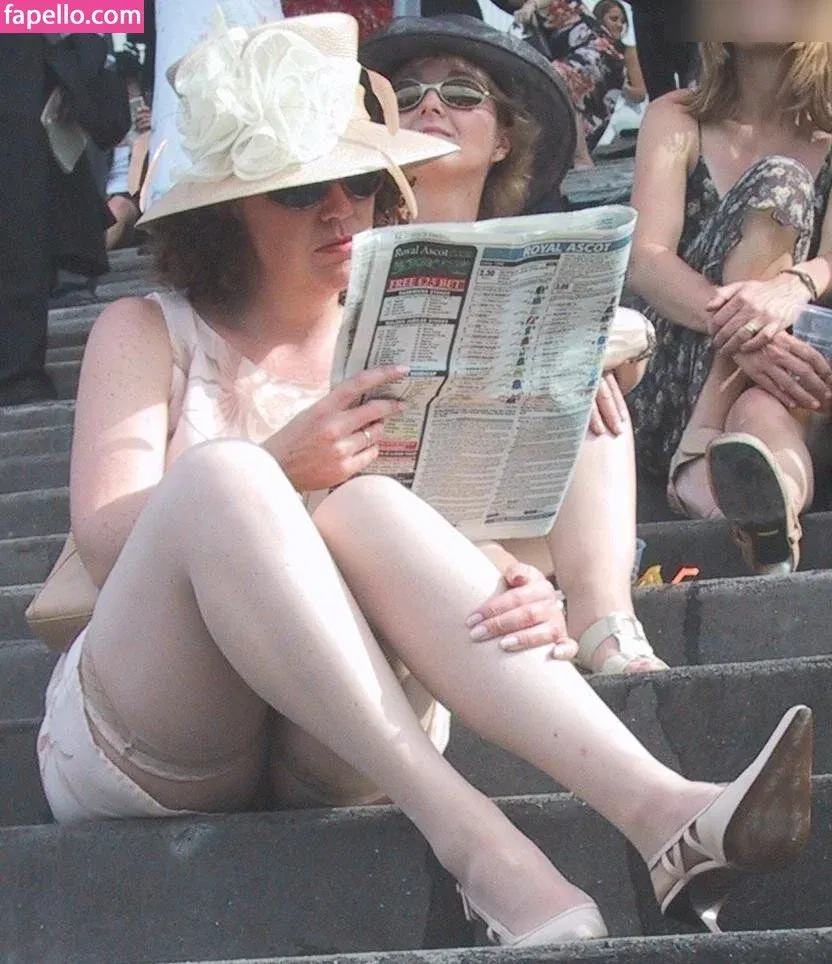 Upskirt - Candids Onlyfans Photo Gallery 