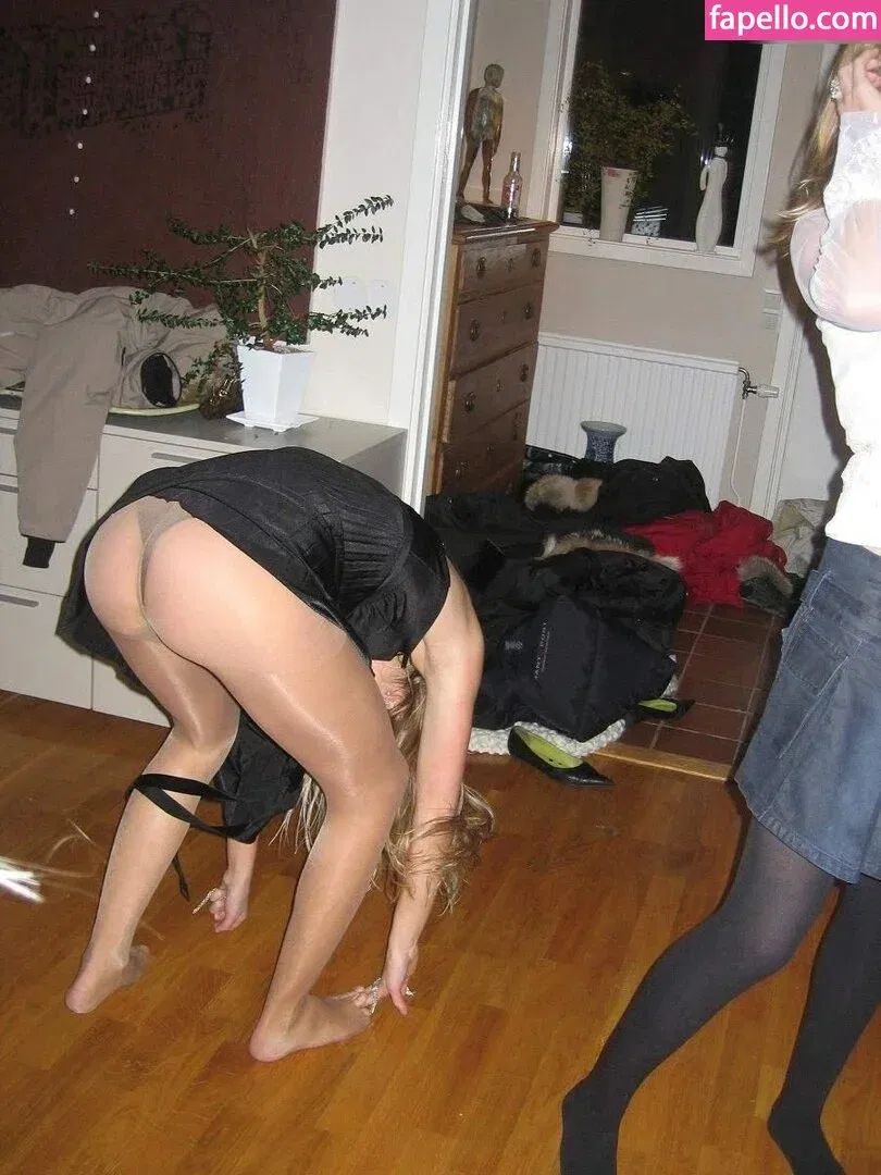 Upskirt - Candids Onlyfans Photo Gallery 