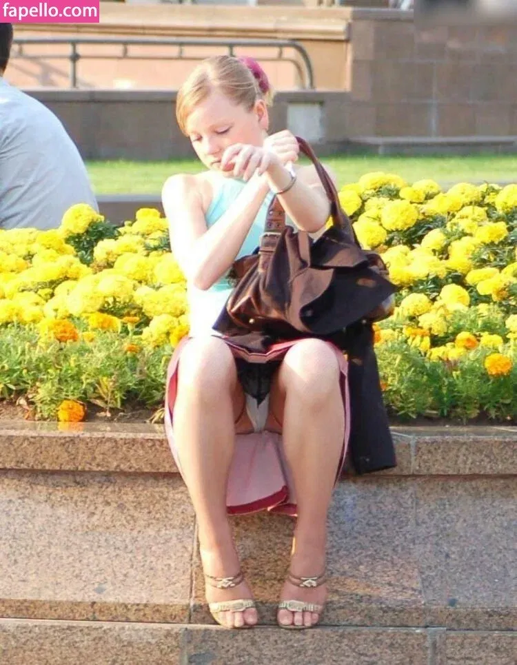 Upskirt - Candids Onlyfans Photo Gallery 