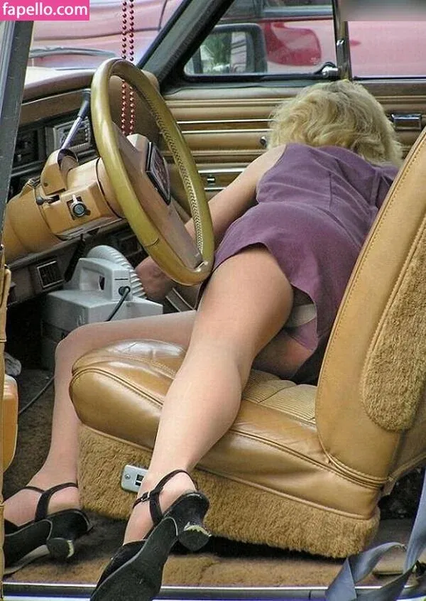 Upskirt - Candids Onlyfans Photo Gallery 