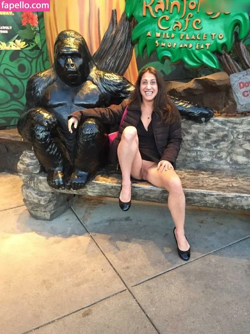 Upskirt - Candids Onlyfans Photo Gallery 