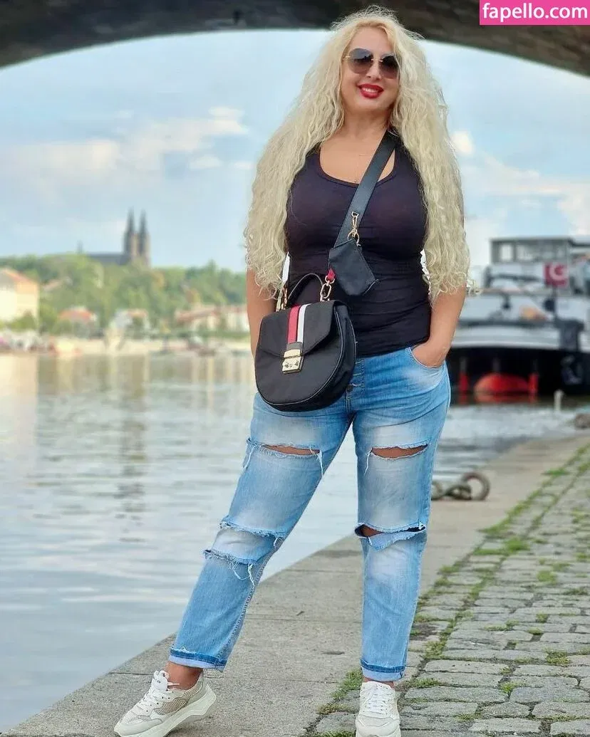 MariaRichi Onlyfans Photo Gallery 