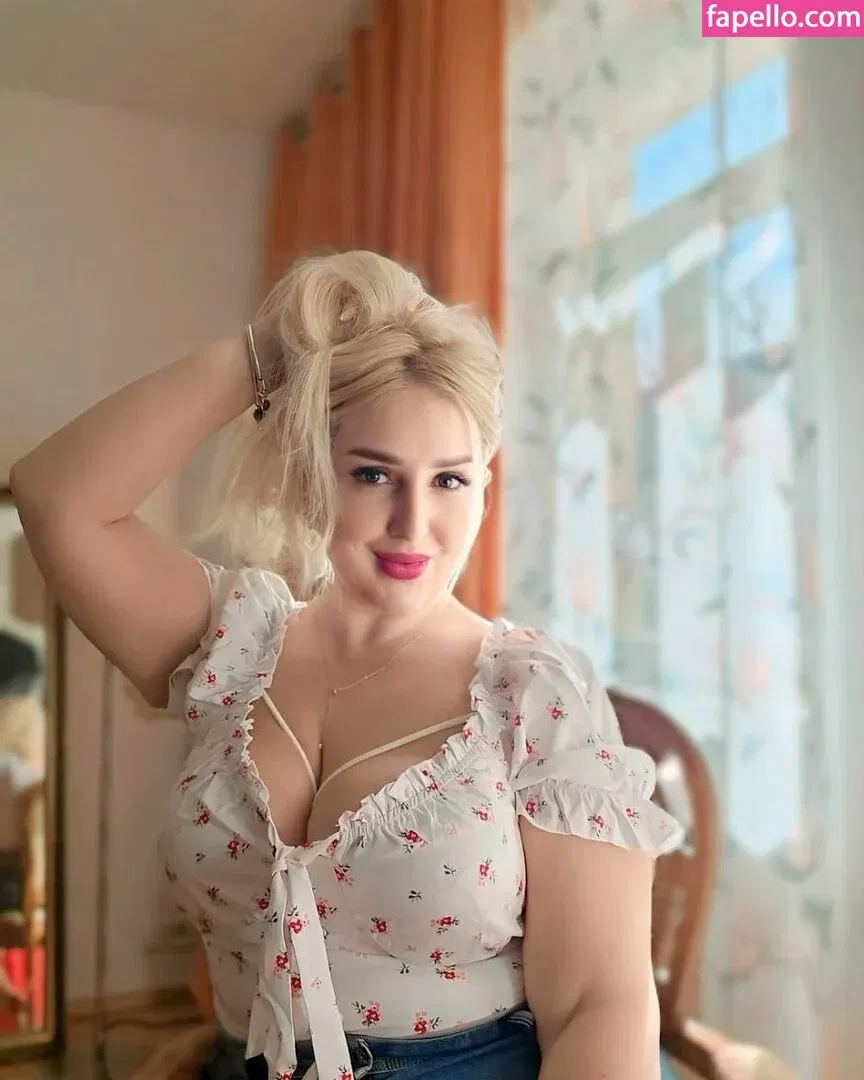 MariaRichi Onlyfans Photo Gallery 