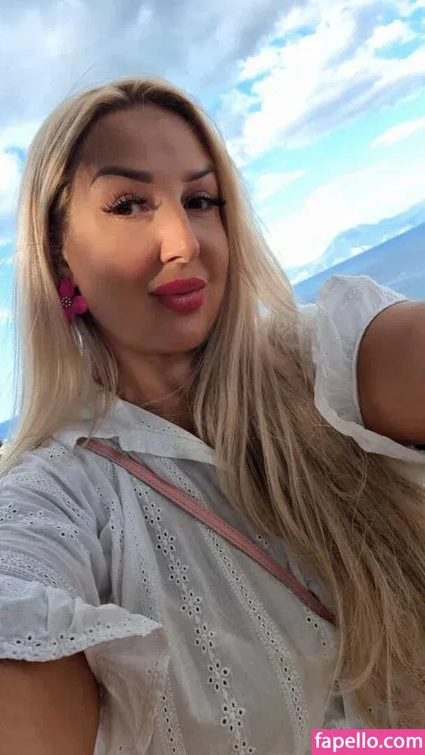 MariaRichi Onlyfans Photo Gallery 