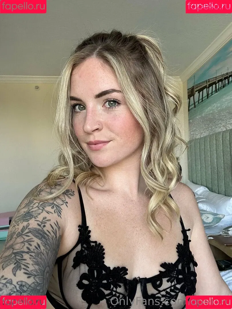 Zoeneli Onlyfans Photo Gallery 