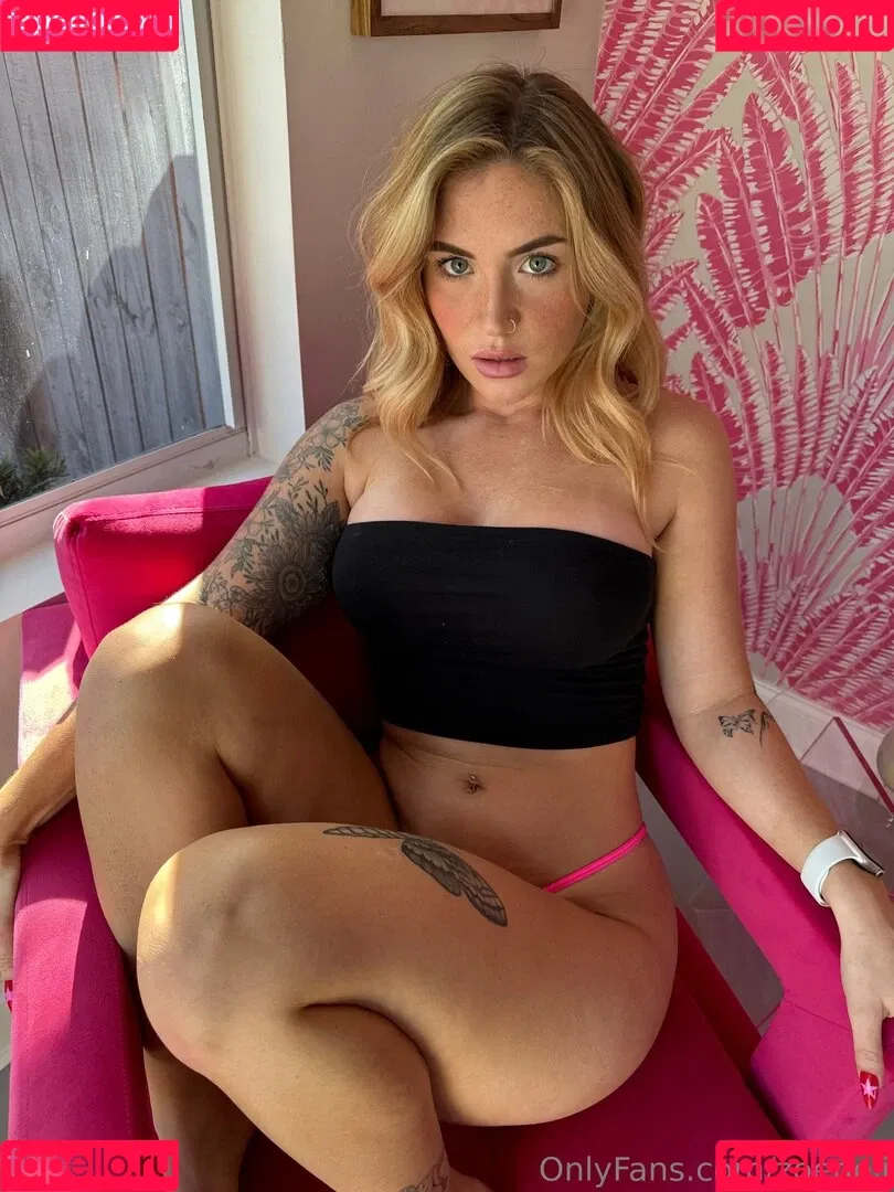 Zoeneli Onlyfans Photo Gallery 