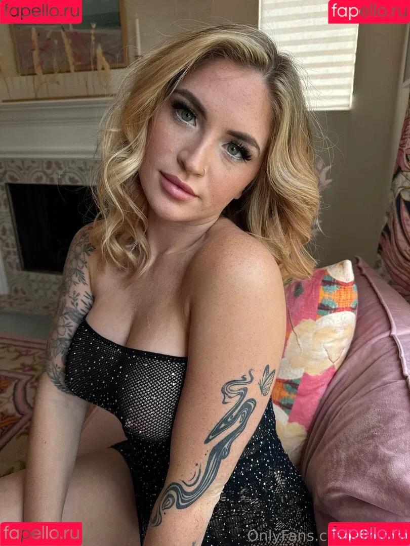 Zoeneli Onlyfans Photo Gallery 