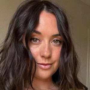 Lola Hale Onlyfans Photo Gallery 