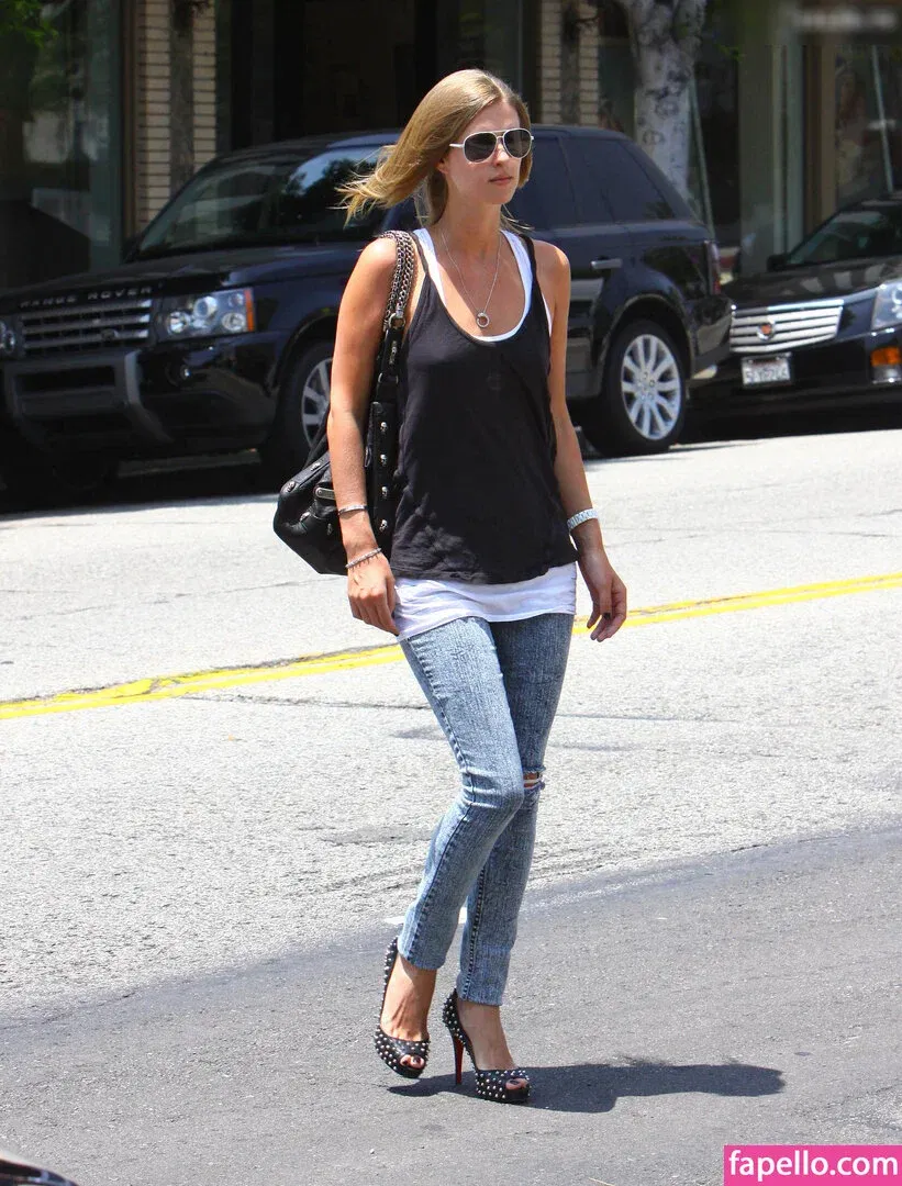 Nicky Hilton Onlyfans Photo Gallery 