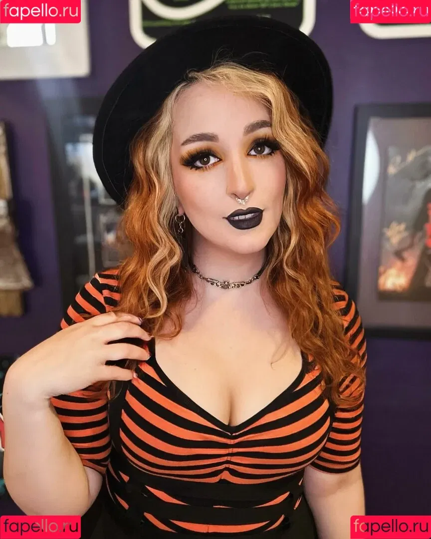 Girls Play Onlyfans Photo Gallery 