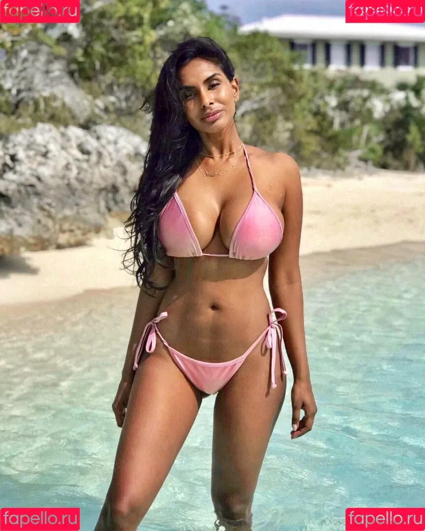 Sarah Mak Onlyfans Photo Gallery 