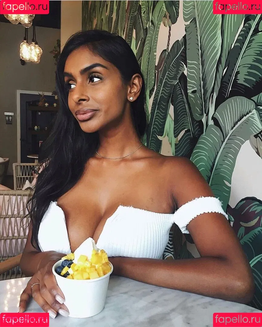 Sarah Mak Onlyfans Photo Gallery 