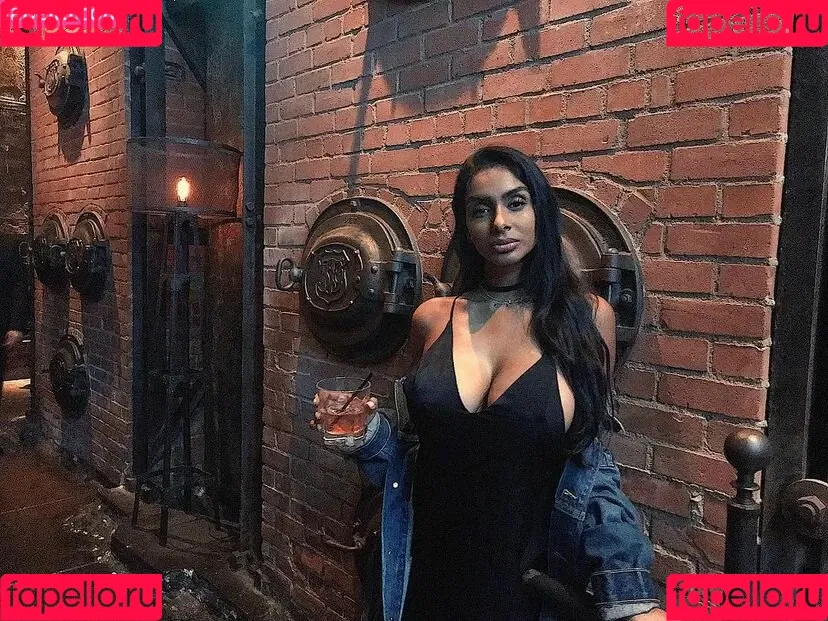 Sarah Mak Onlyfans Photo Gallery 