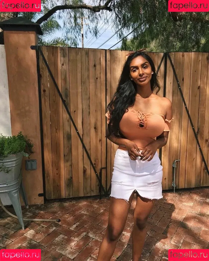 Sarah Mak Onlyfans Photo Gallery 