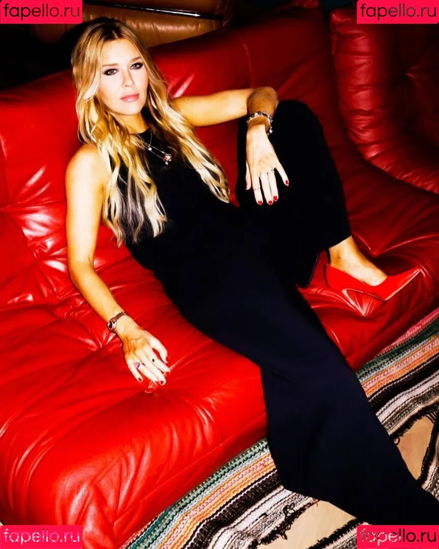 Laura Karasek Onlyfans Photo Gallery 