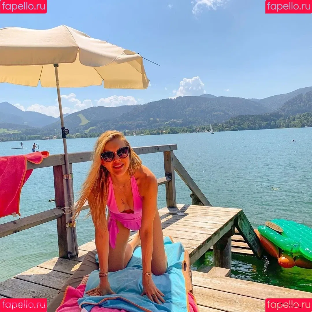 Laura Karasek Onlyfans Photo Gallery 