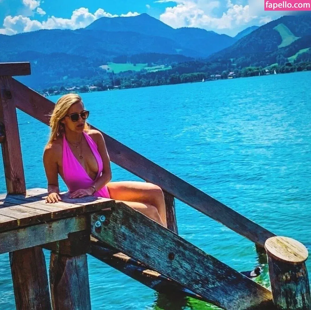 Laura Karasek Onlyfans Photo Gallery 