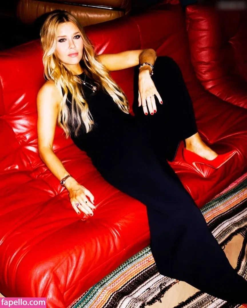 Laura Karasek Onlyfans Photo Gallery 