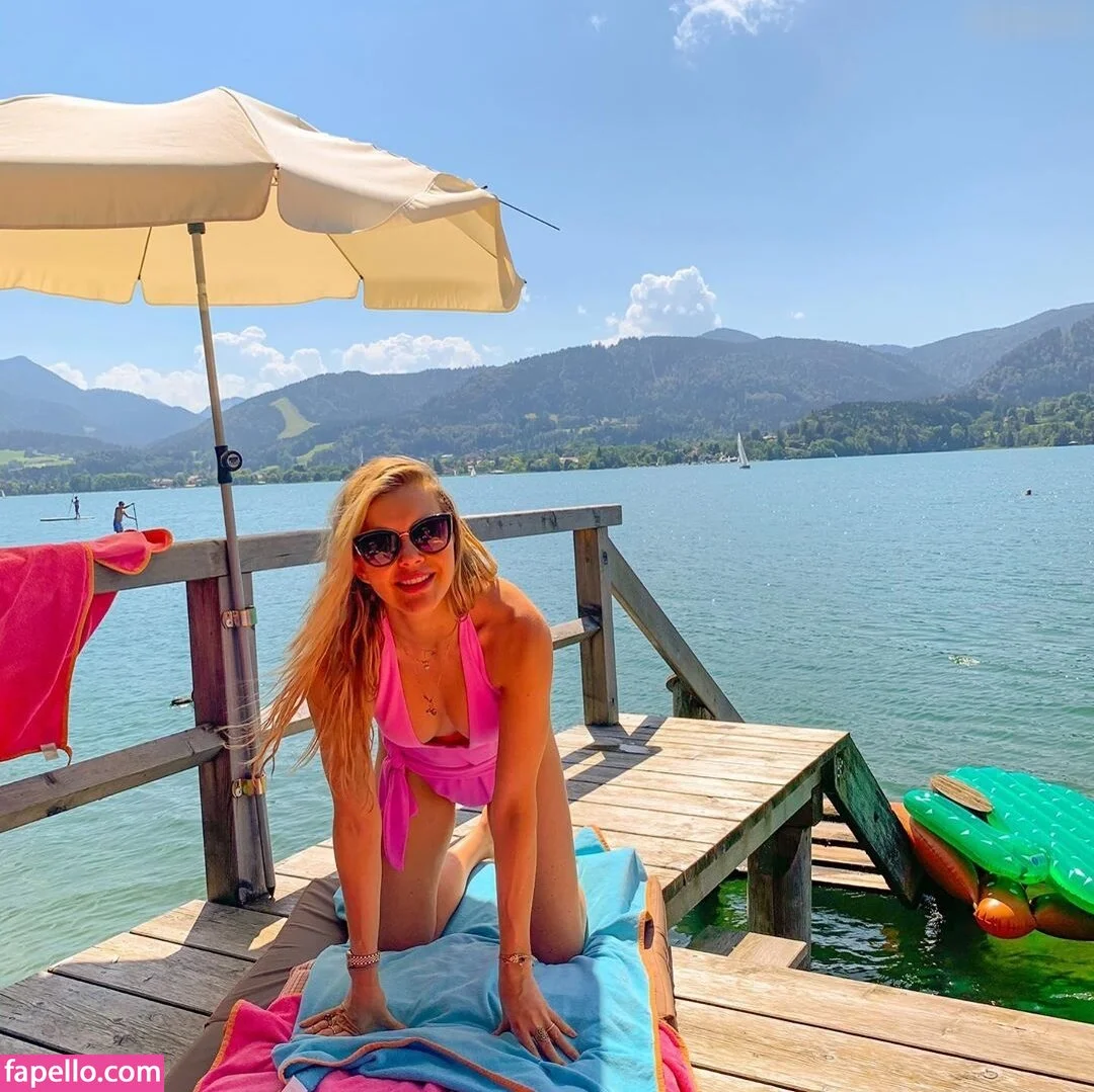 Laura Karasek Onlyfans Photo Gallery 